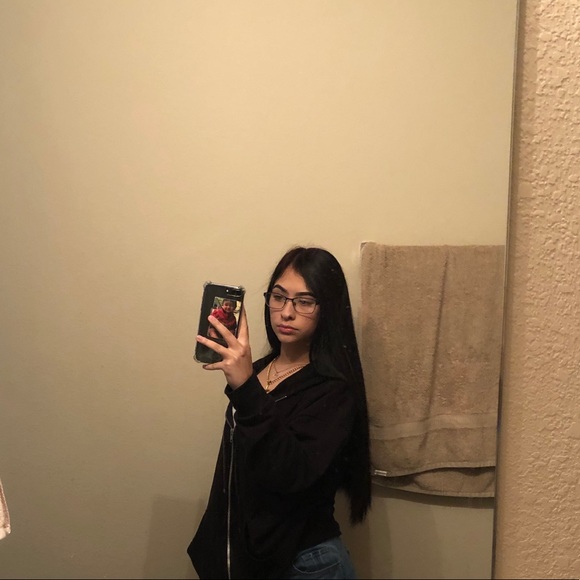 Meet your Posher, Madisyn - Picture 1 of 1